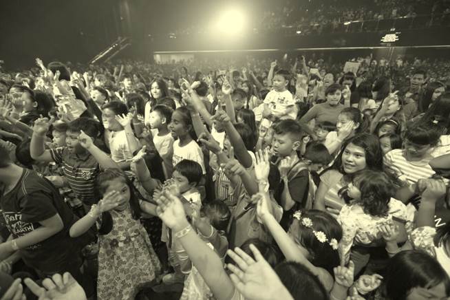 :Favorite Indo photos:B&W Huge crowd shot.JPG