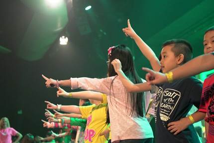 :Favorite Indo photos:Cute boy on stage pointing.JPG