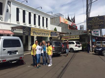 :Favorite Indo photos:Padang w Powerkids.JPG