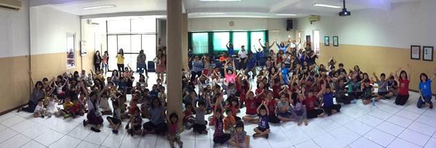:Favorite Indo photos:Pano of Kiara Karitas crowd.JPG